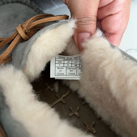 UGG Dakota Slipper Size 7 - Picture 5 of 5